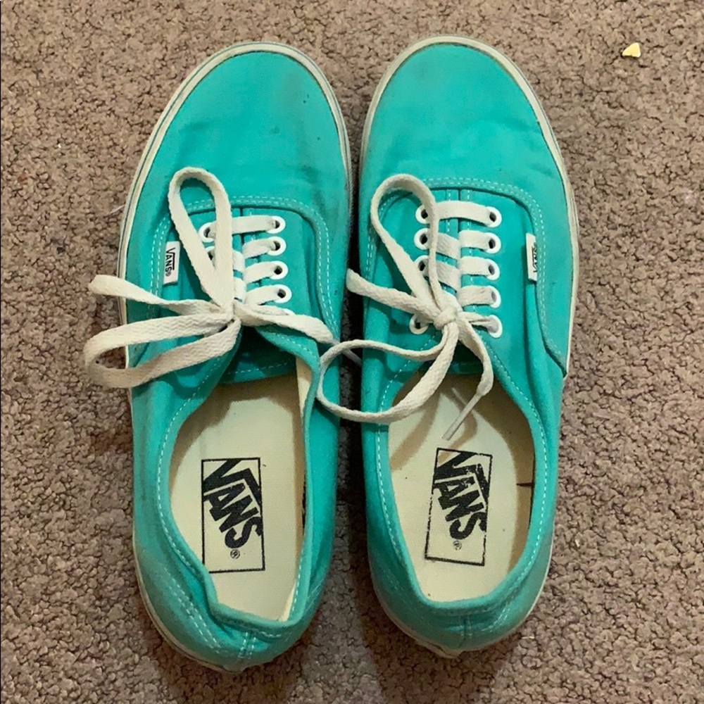 Vans shoes in women’s 9/men’s 7.5